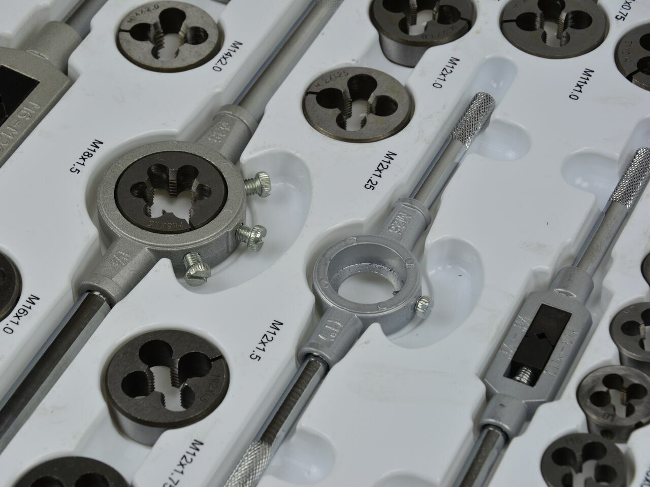 Set filiere si tarozi, 110 piese, GEKO G38300