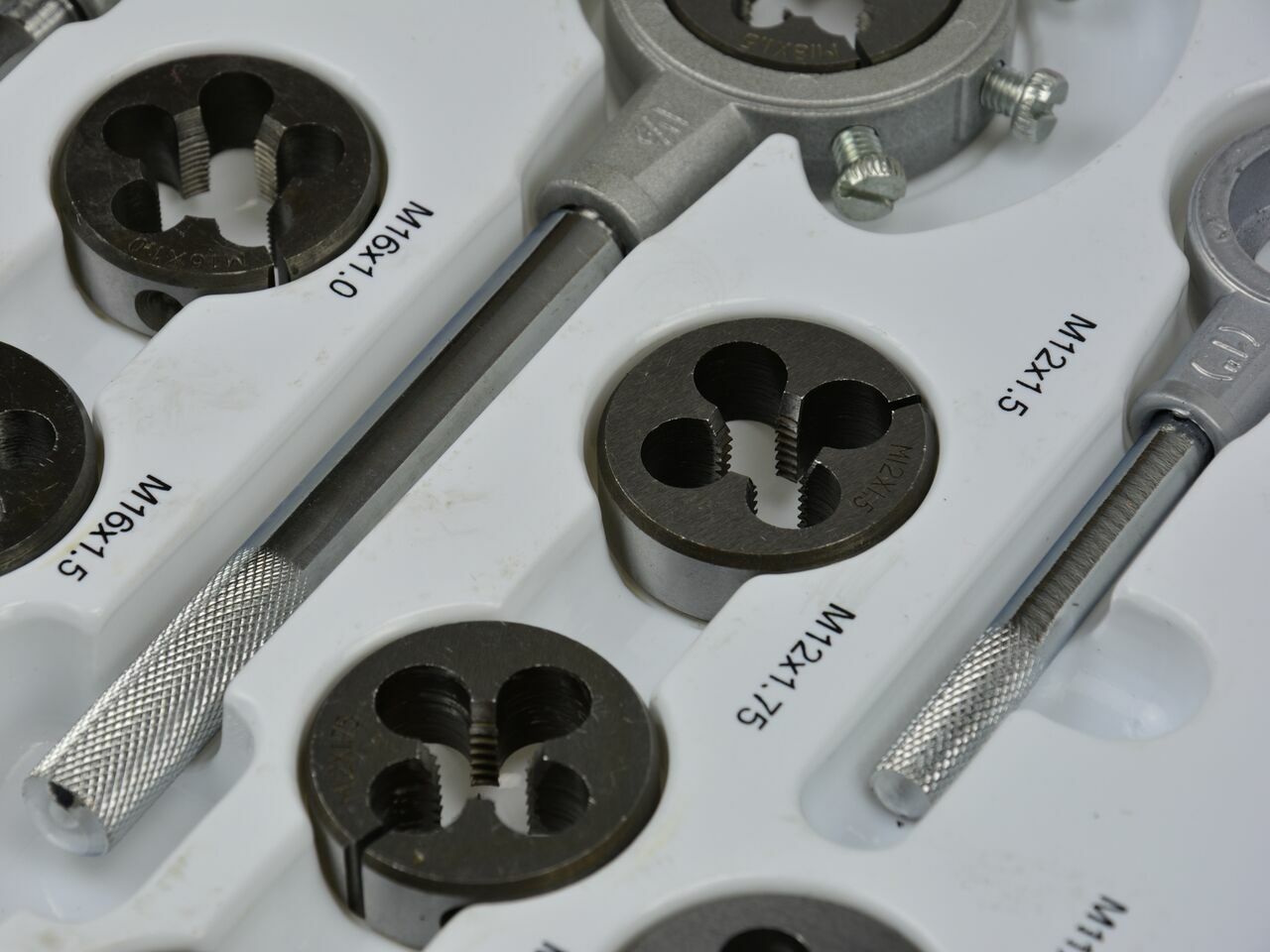 Set filiere si tarozi, 110 piese, GEKO G38300