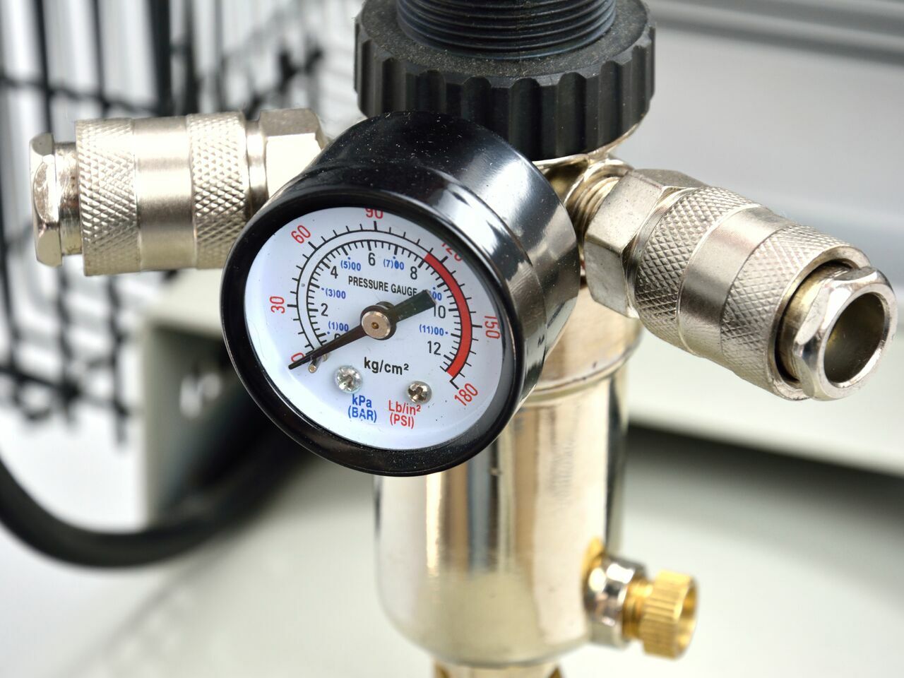 Compresor 100L tip Z 2kW 390l/min, GEKO G80303