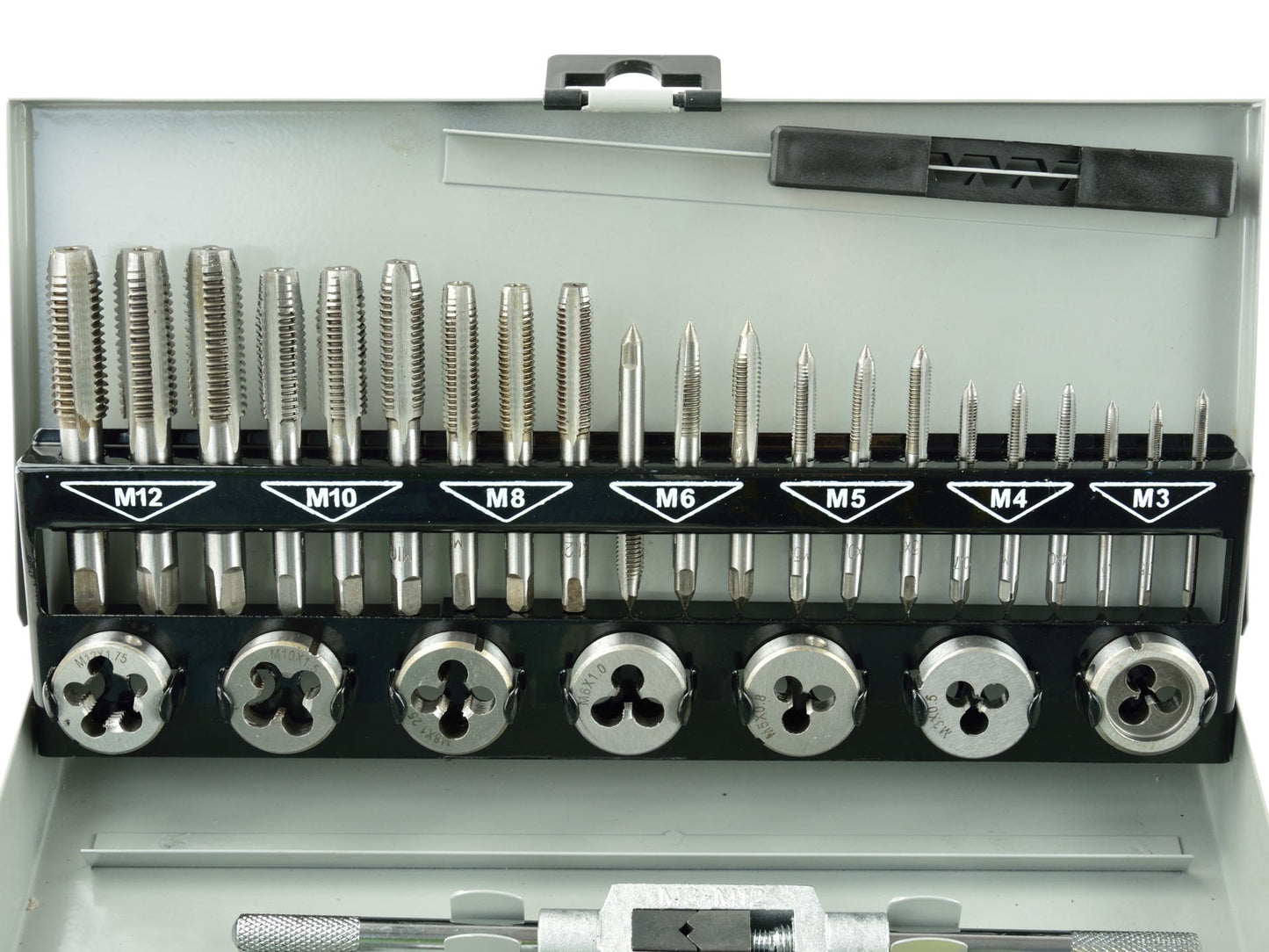 Set tarozi si filiere M3-M12 32 elemente, GEKO G38301