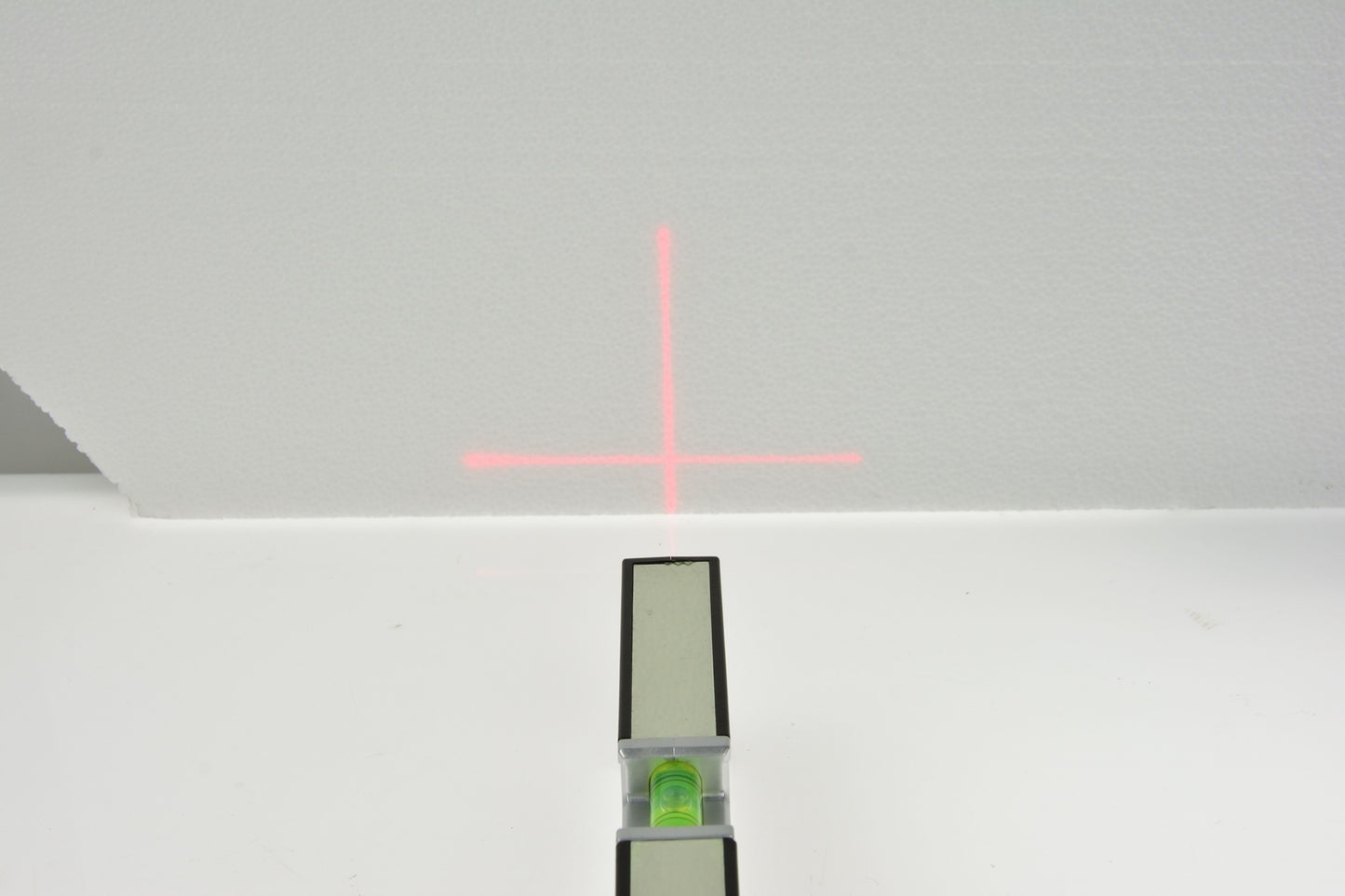 Nivela multifunctionala cu laser 1,5m GEKO G03311