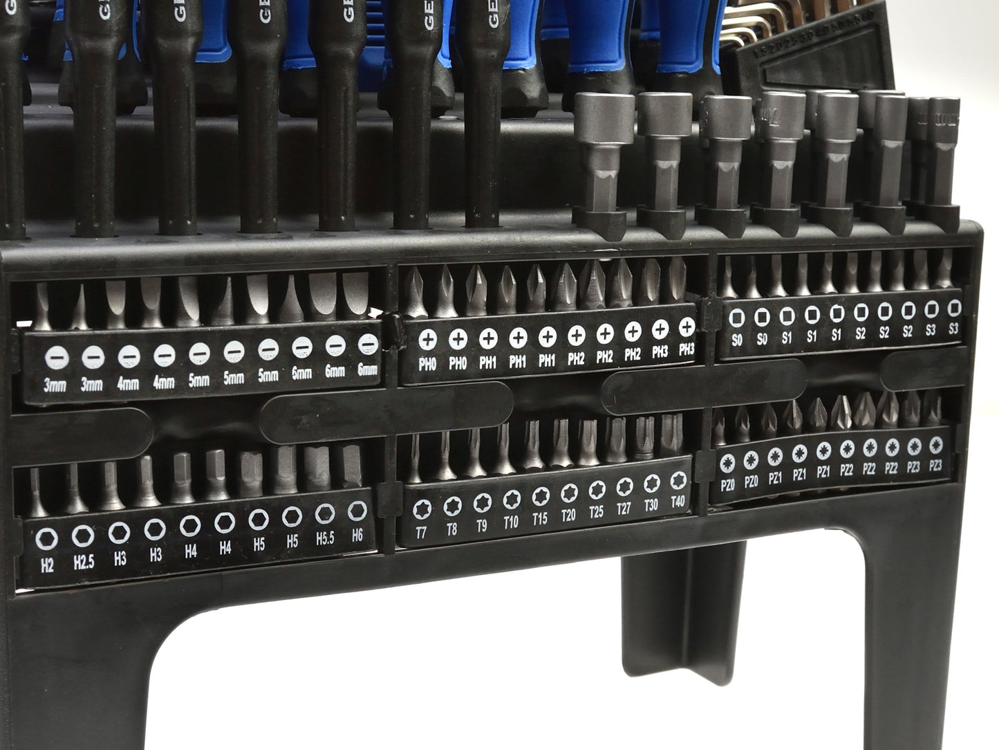 Set 122 surubelnite cu biti Geko G32007