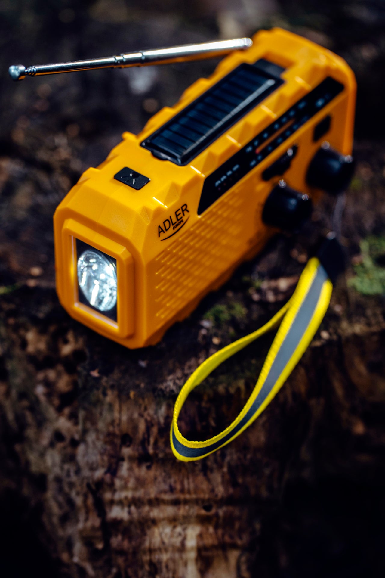 Radio portabil cu lanterna si functie de incarcare, 1200 mAh, Adler AD1197