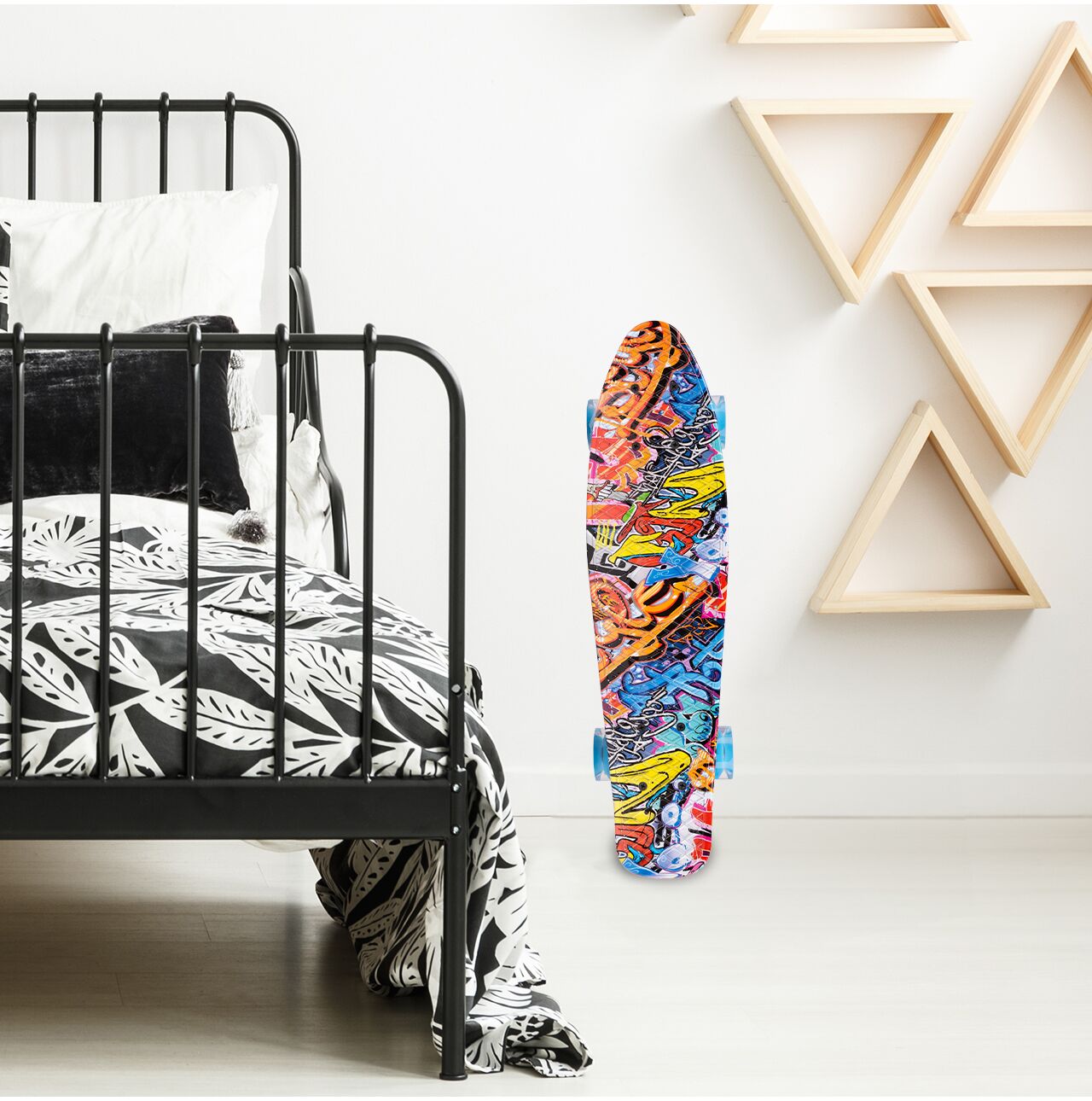 Skateboard Graffiti cu roti luminoase LED RGB, 56x14,5cm, MalPlay 112333