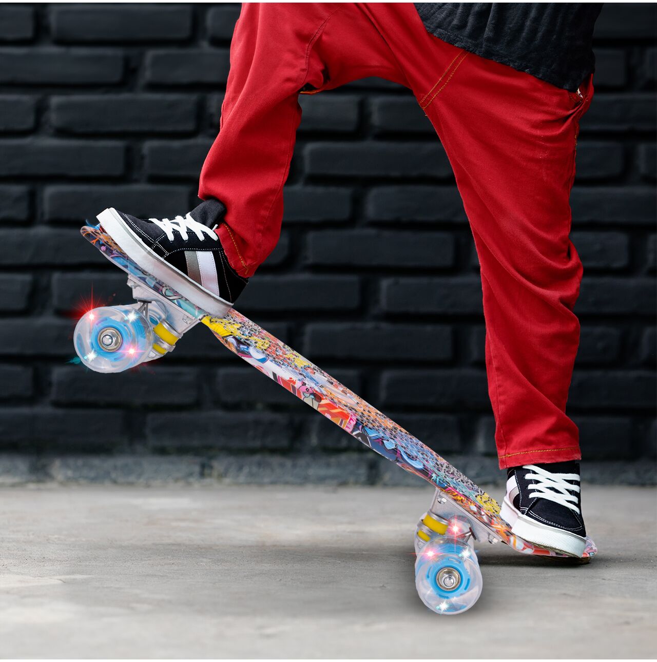 Skateboard Graffiti cu roti luminoase LED RGB, 56x14,5cm, MalPlay 112333
