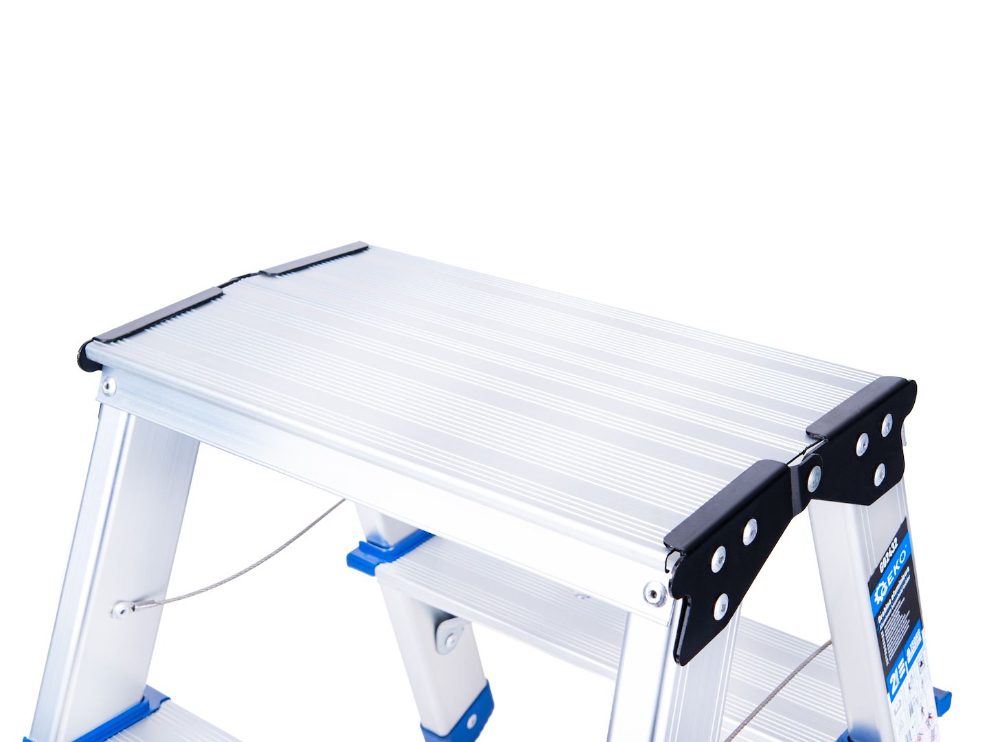 Scara dubla din aluminiu cu 3 trepte, inaltime de lucru 2.19 m, capacitate maxima 150 kg, Geko G02433