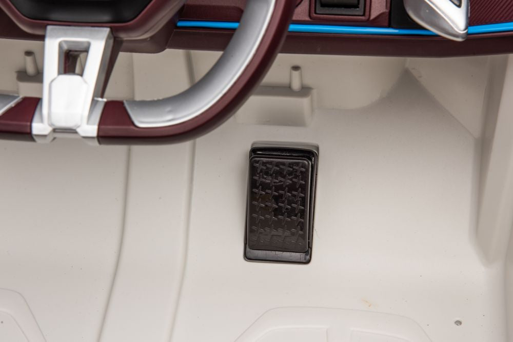 Masina electrica BMW I4 4 x 4, alb, Lean 15760