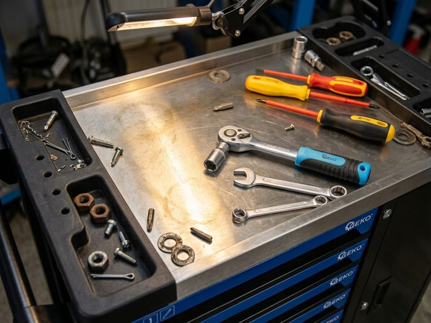 Dulap cu scule pentru atelier, 7 sertare, 407 bucati, Geko G10835