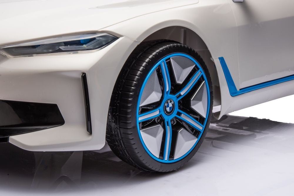Masina electrica BMW I4 4 x 4, alb, Lean 15760