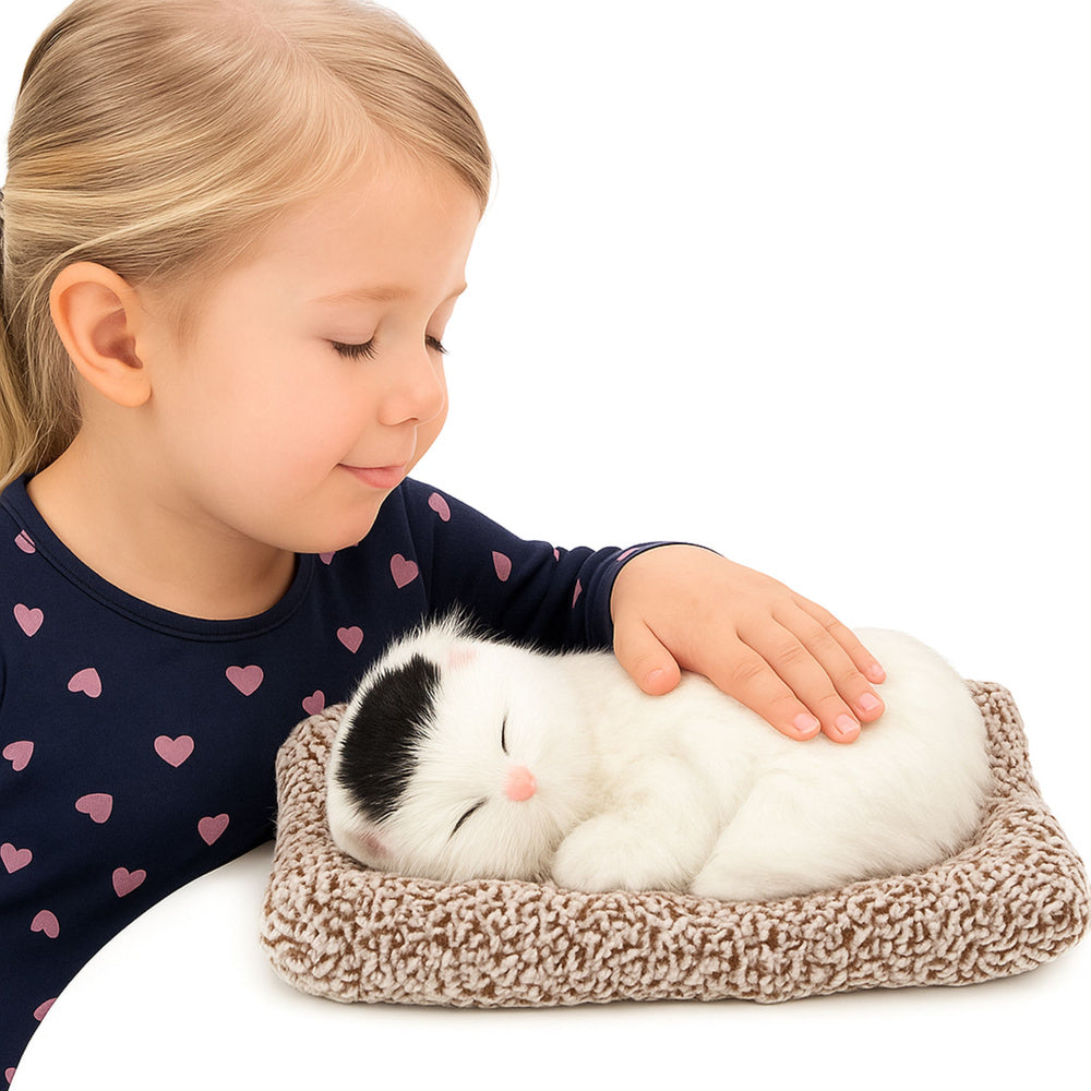 Figurina decorativa pisica alba somnoroasa cu sunete, perna 18 x 15 cm, set cu geanta transparenta, Lean 27895